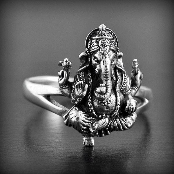 Bague en argent Ganesh, le dieu à tête déléphant,
 très belle finition (h:21mm)