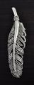 Superbe pendentif en argent d'une plume de belle taille en volume et sertie de 16 zirconiums noir...