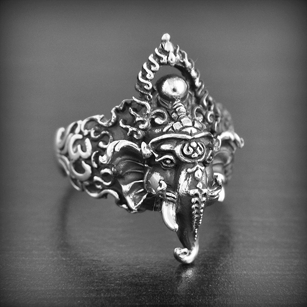 Bague en argent tête d'éléphant Ganesh très belle finition(h:27 mm).