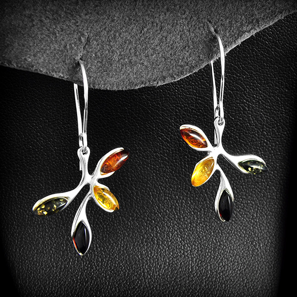 Très belle paire de boucles d'oreille en argent ornée de 4 perles d'ambre véritable de la mer...