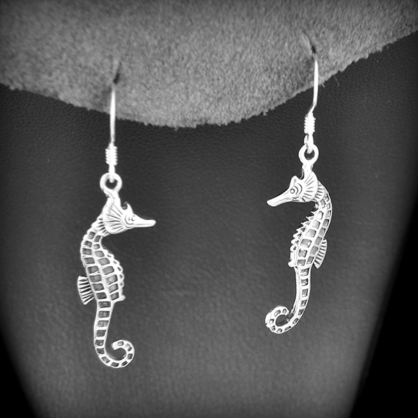 Boucles d'oreilles en argent  d'un hippocampe (ou cheval de mer) belles finitions (h:41 mm).