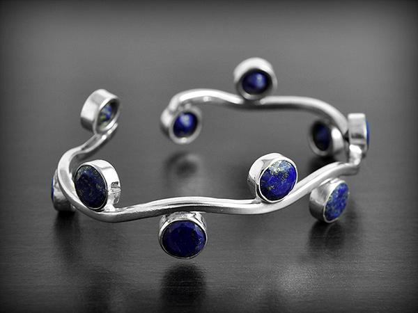 Bracelet original en argent de 10 pierres Lapis Lazuli bien serties sur fil carré solide (l:20mm,...
