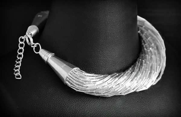 Magnifique bracelet en argent très chic constitué de fins tubes sur 45 fils(L:18cm), parure...