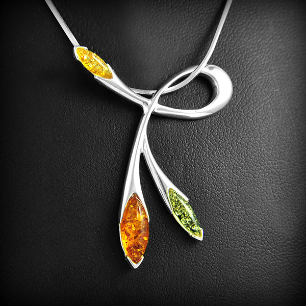 Élégant collier en argent orné de trois couleurs d'ambre (h:40mm, L:42cm)