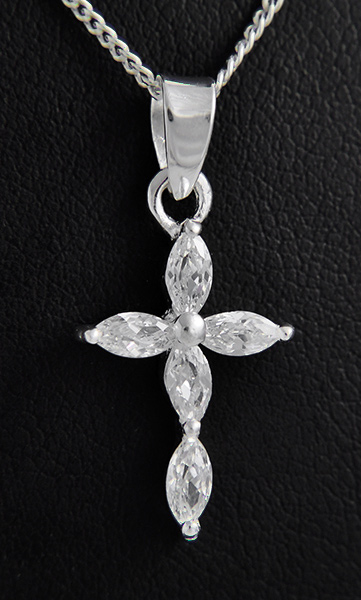 Très joli pendentif en argent d'une croix parée de cinq zirconium en navette, existe en 4...