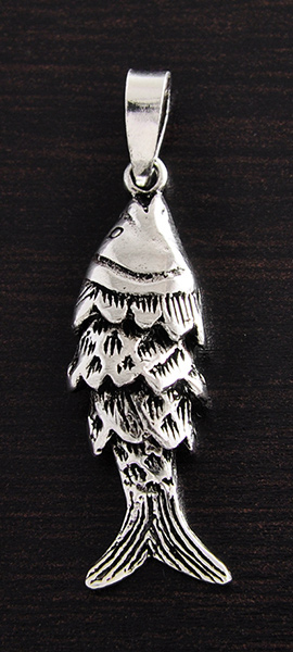 Très joli pendentif en argent d'un poisson articulé en 4 parties mobiles (h:32mm).
