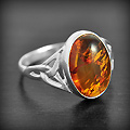 Bague Argent Ambre Gdynia - BGAG-860 Bague en argent d'un cabochon d'ambre véritable de belle grosseur entouré de part et d'autre...