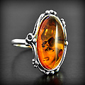 Bague Argent & Cabochon Ambre - BGAG-780 Bague en argent sertie d'un beau cabochon d'ambre véritable de la Baltique couleur cognac (h:26mm).