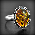 Bague Argent Sylvie - BGAG-714 Bague en argent de style ancien, petite frise tout autour d'un cabochon d'ambre véritable (h:18mm).