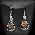 Boucles d'Oreilles Feuille Argent & Ambre - BOAG-338 Très belles boucles d'oreilles en argent d'un fil forme de goutte orné d'une petite feuille et...