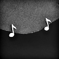 Jolie paire de boucles d'oreilles puces en argent note de musique de bonne épaisseur (h:10mm).