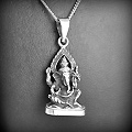 Pendentif Ganesh en argent, petite amulette fétiche (h:35 mm).