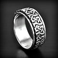 Bague en argent anti stress ornée d'un bel entrelacs celtique en relief. Nous vous conseillons de...