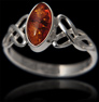 Bague argent et Ambre véritable, entrelacs Celtiques. modèle intemporel! (h:10mm).