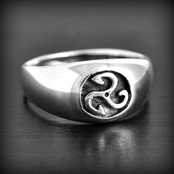 Chevalière Triskel argent, modèle intemporel (h:10mm).