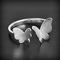 Bague couple de papillons en argent brossé sur anneau ouvert résistant en argent brillant...