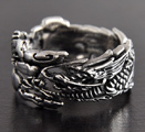 Bague en argent d'un beau dragon chinois enroulé et ajouré (h:11mm).