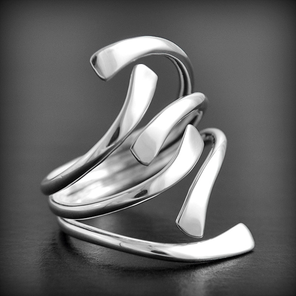 Bague très originale de fils d'argent comme de petites étincelles bien rigide et légèrement...