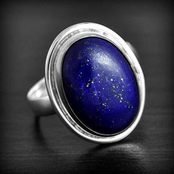 Bague en argent avec un joli cabochon de Turquoise véritable car le Lapis est épuisé..l(h:21mm).