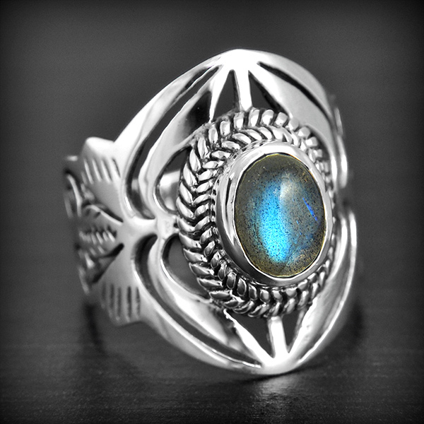 Bague argent Ethnique ornée d'un cabochon de Labradorite, Pierre de Lune ou Quartz rose (h:25mm).