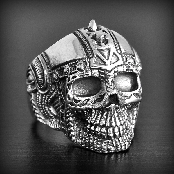 Bague argent 925, guerrier tête de mort finement ciselée (h:26mm).
