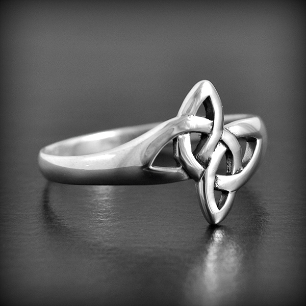 Bague en argent de deux trinités entrelacées (h:14mm)