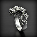 Bague en argent surmontée d'un beau dragon chinois en volume (h:15mm).