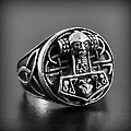 Bague chevalière en argent d'un marteau de Thor sur le chaton et d'un entrelacs trinité de chaque...