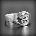 Bague triskel  ajouré en argent d'un jonc plat (h:10mm)