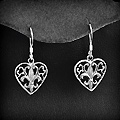  Boucles d'oreilles jolis curs ajourés en argent avec fleurs de lys (h:29mm).