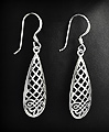 Boucles d'oreilles en argent filigranes ajourées forme goutte (h:33mm).