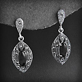 Jolies boucles d'oreilles en argent en forme d'amande parée de marcassites, reproduction...