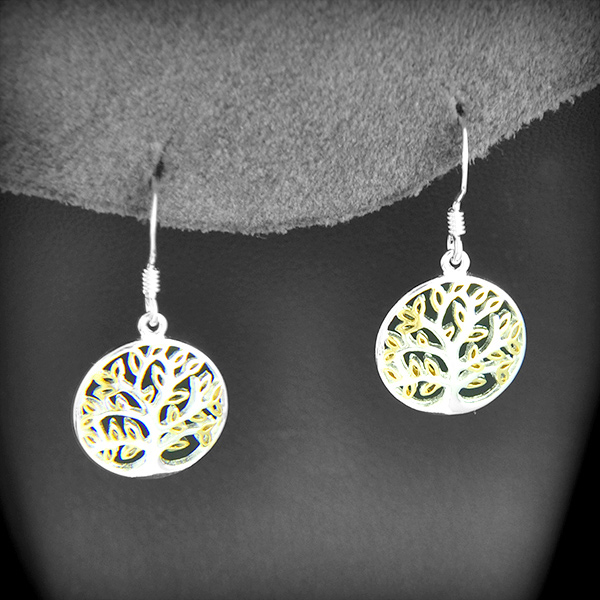 Boucles d'oreilles en argent de l'arbre de vie ajouré en médaillon et finement texturé  d'or fin...