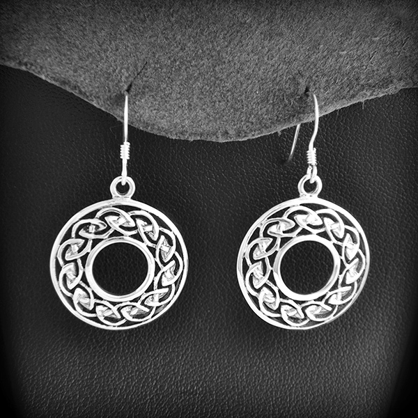 Boucles d'oreilles créoles en entrelacs celtique ajourés en argent  (h:38mm).