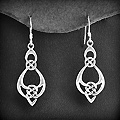 Jolies boucles d'oreilles en argent de deux entrelacs celtiques (h:44mm).