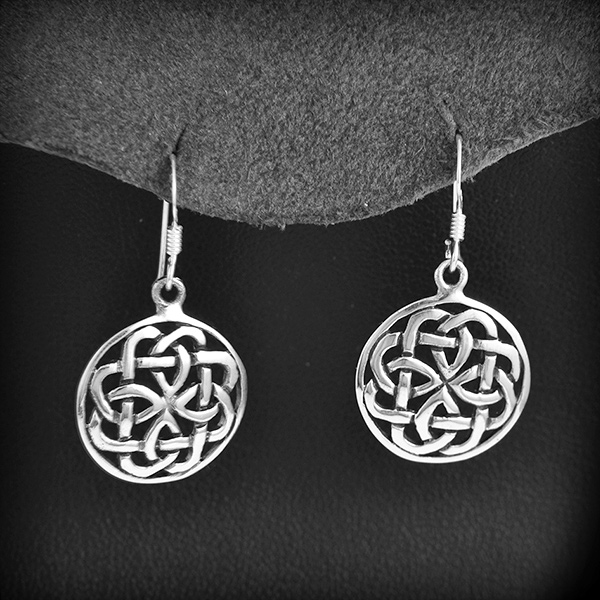 Boucles d'oreilles en argent d'entrelacs celtiques ajourés (h:30mm).