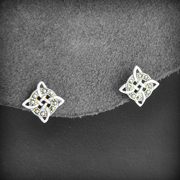 Boucles d'oreilles en argent d'un joli entrelacs celtique incrusté de marcassites, reproduction...