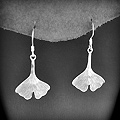 Boucles d'oreilles en argent feuilles de ginkgo, belle finition (h:35 mm).