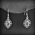 Boucles d'oreilles en argent joli filigrane avec au centre une pierre de grenat véritable...