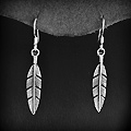 Boucles d'oreilles en argent d'un jolie plume en volume sur crochet (h:41mm).