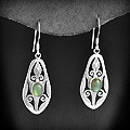 Boucles d'oreilles en argent d'un joli filigrane orné d'un cabochon d' Améthyste, il de tigre,...