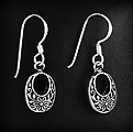 Jolies boucles d'oreilles en argent ovales en volume ajourées de motifs floraux (h:15mm).