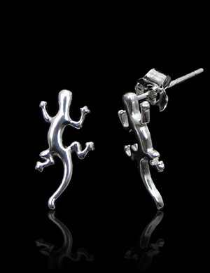 Boucles d'oreilles en argent "puces" en salamandre, un thème important dans la bijouterie (h:15mm).
