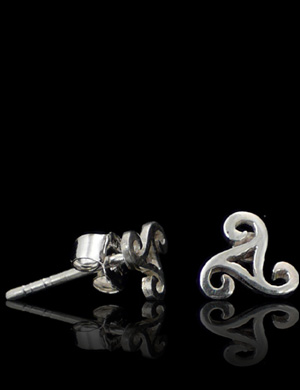 Petites puces en Triskel Breton en argent 925 (l:5mm).