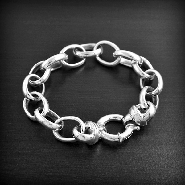 Bracelet chic en argent chaine maille forçat ronde en maillons larges. C'est un modèle soufflé et...