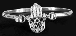 Bracelet rigide en argent main de Fatma, belles finitions. La main mesure 23 mm d'une bonne...