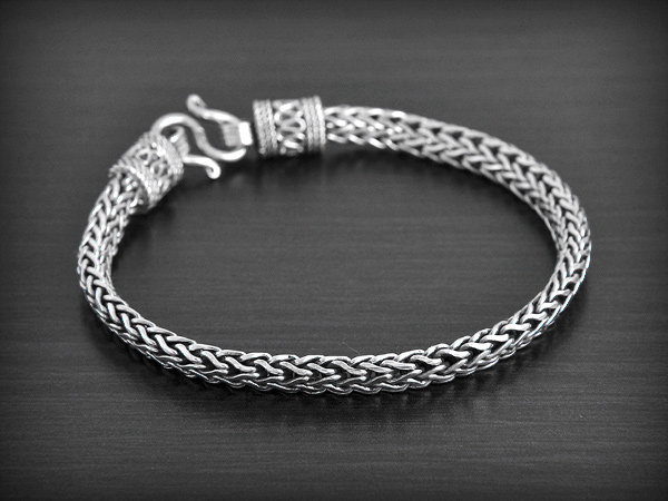 Très beau bracelet en argent,maille indonésienne tressée, existe ronde ou plus large en 6mm...
