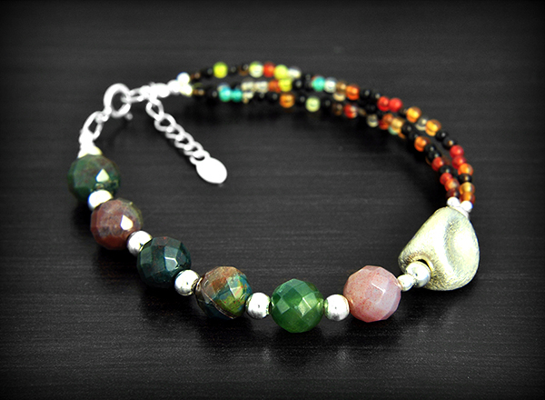 Bracelet en argent, création originale de jaspe multicolore et perle argent diamantée, longueur...