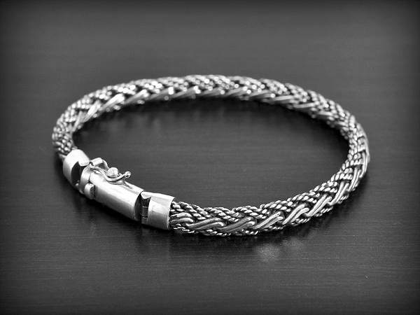 Bracelet en argent tressé artisanal lisse et cordage de forme ovale pour plus de confort,...