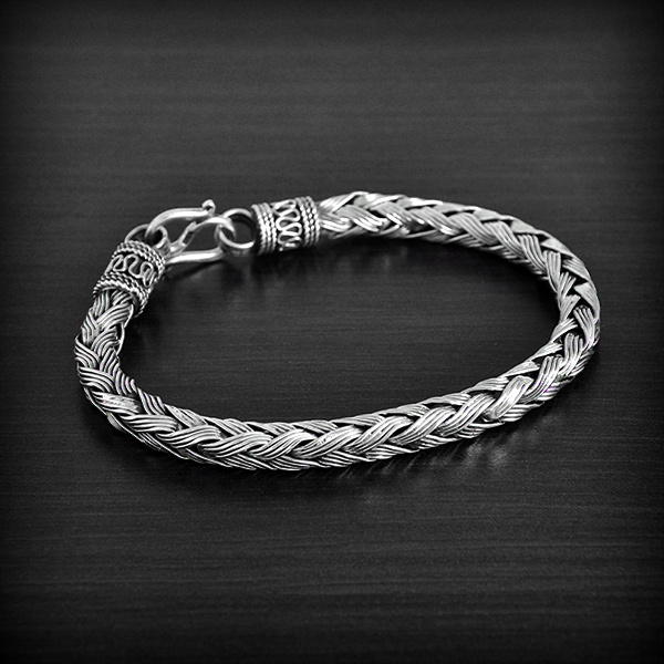 Magnifique bracelet en argent avec maille tressée à plusieurs fils, fermoir en S (ep:6mm).